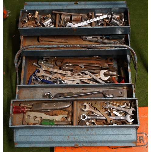 492 - A metal tool box and contents and a Draper socket set.