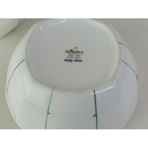 284 - Two Aynlsey 'Daisy Chain' bowls.