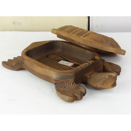 286 - A wooden terrapin trinket holder.