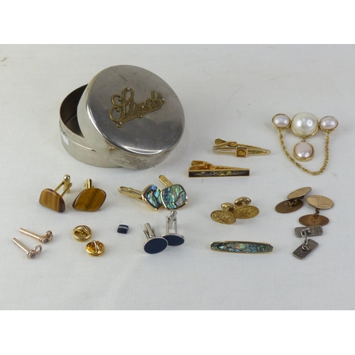 30 - A vintage Studs box and a assortment of cufflinks and tiepins.