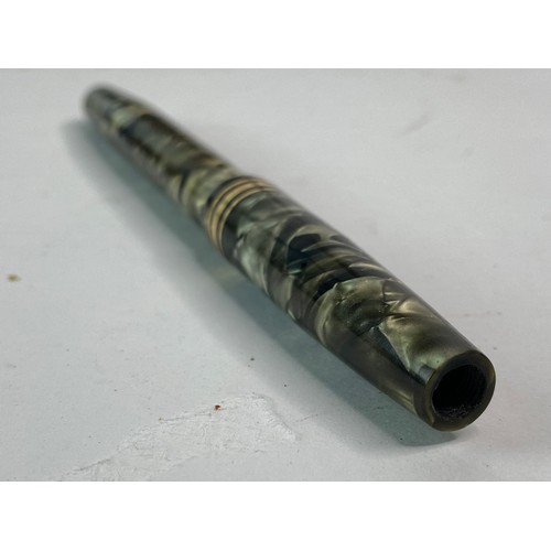 390 - A lot of vintage pens to include Onoto Lever pen with 14ct nib and more.