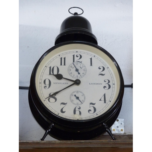 365 - A large Newgate - London clock.