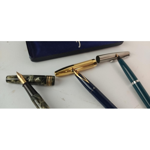 390 - A lot of vintage pens to include Onoto Lever pen with 14ct nib and more.