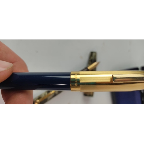 390 - A lot of vintage pens to include Onoto Lever pen with 14ct nib and more.