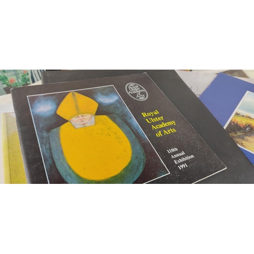 419 - A large collection of various Auction/ Gallery catalogues.