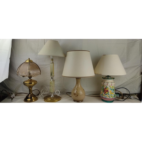 486 - A collection of 4 vintage table lamps with shades with shades.