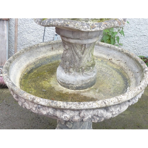 13 - A stunning large concrete bird bath/fountain, 130cm x 80cm.