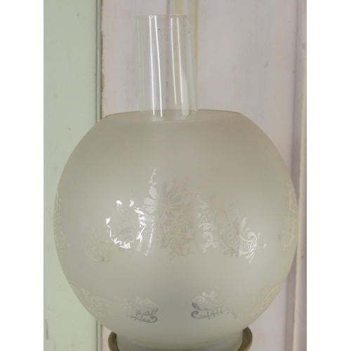 20 - A vintage oil lamp with etched glass shade