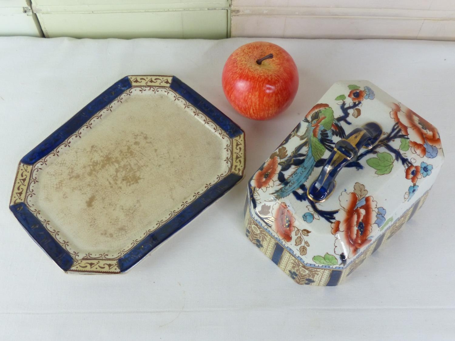 An antique Losol Ware 'Shanghai' cheese dish.
