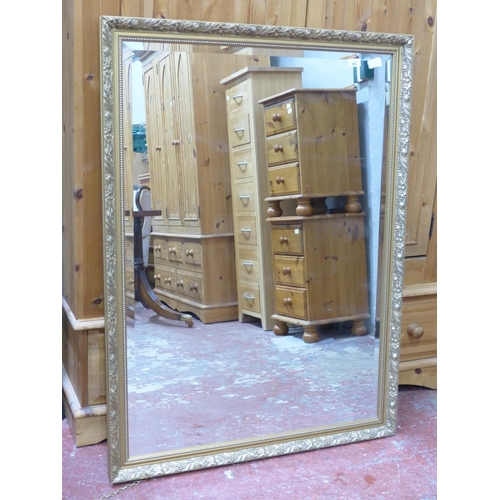 602 - A large gilt framed wall mirror, 89cm x 119cm.