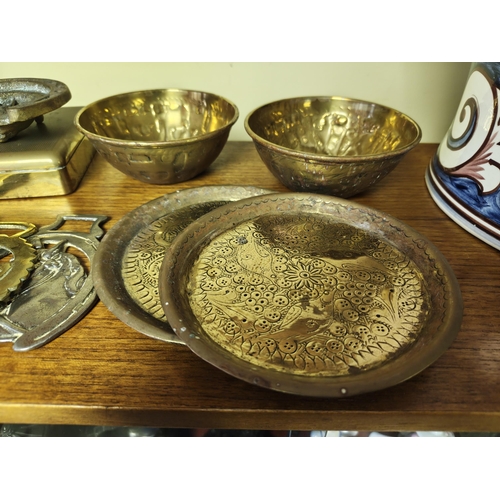 31 - An assortment of brassware, to include horse brasses, decorative bowls & more.