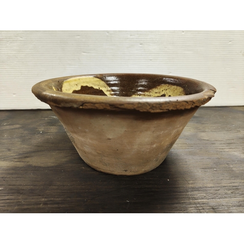 45 - A stunning antique Coalisland crock dairy bowl. Measuring approx 25cm x 11cm