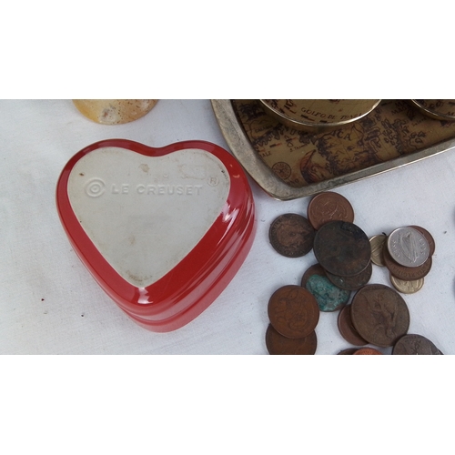 179 - Group of vintage desk and decorative items, comprising a gilt-metal world-map smoking set on tray, a... 