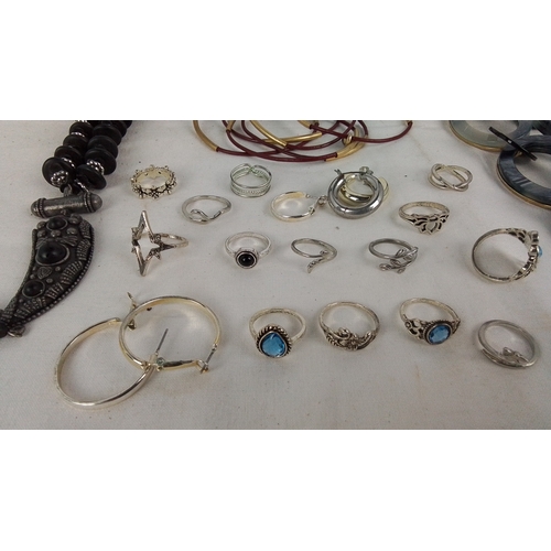 185 - Group of costume jewellery, including a multi-strand black beaded necklace with pendant, a resin-lin... 