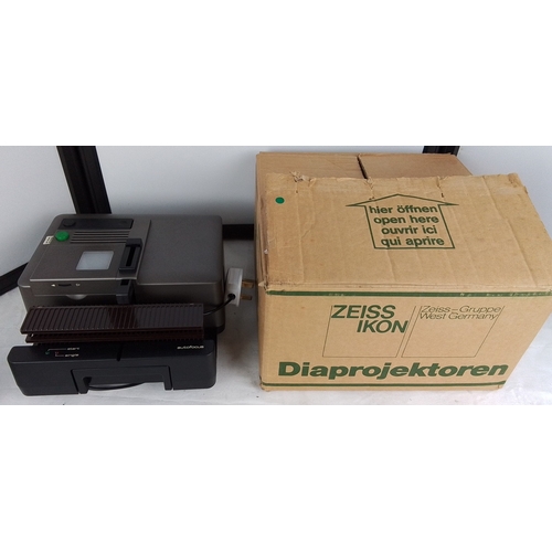231 - A Zeiss Ikon Perkeo 315 autofocus 35mm slide projector, West Germany, with slide magazine and origin... 