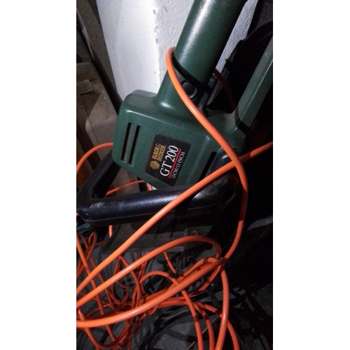 264 - Group of garden and workshop appliances including a Black & Decker GT-200 33cm (13in) electric grass... 