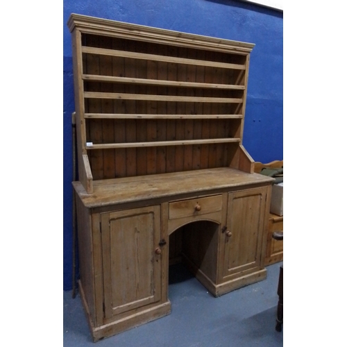 322 - A stunning large antique pine dresser, open plate rack superstructure, having moulded cornice, five ... 