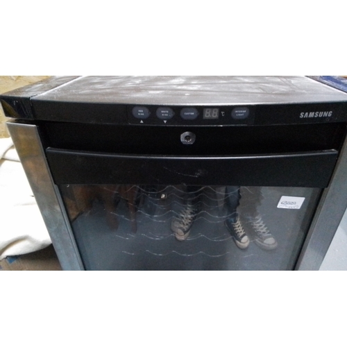 323 - A Samsung freestanding wine cooler cabinet, with smoked glass door, electronic control panel and int... 