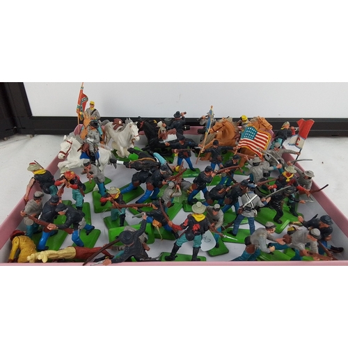 371 - Collection of vintage painted lead American Civil War-style toy soldiers, with riflemen, cavalry and... 
