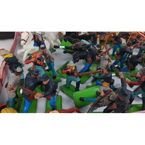 371 - Collection of vintage painted lead American Civil War-style toy soldiers, with riflemen, cavalry and... 