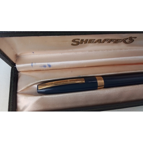 63 - A group of Sheaffer and Parker writing instruments, including a brushed metal Sheaffer trio in fitte... 