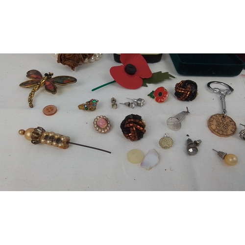 64 - A quantity of costume jewellery and small accessories including simulated pearl necklace, enamelled ... 