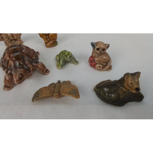 80 - A group of glazed porcelain animal miniatures, including a turtle, fawn, fox, squirrel, pig, frog an... 