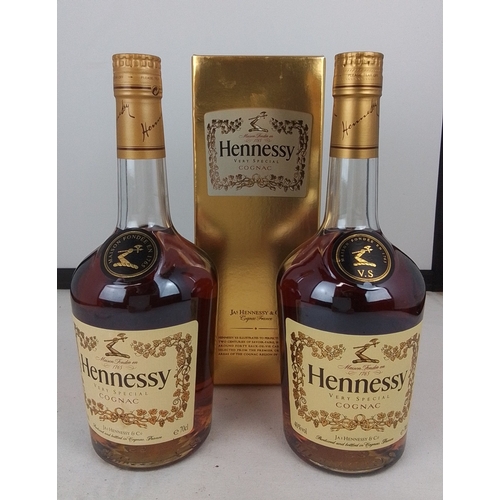 91 - A pair of Hennessy Very Special cognac bottles, 70cl, 40% vol., with gilt foil caps and printed labe... 