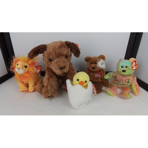 97 - A group of Ty plush toys, including a Beanie Babies Collection chick in eggshell, a pastel teddy bea... 
