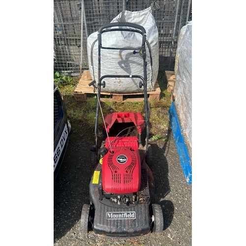 141 - A Mountfield self-propelled petrol lawnmower, model SP474, fitted with RV40 150cc engine and 45cm cu... 