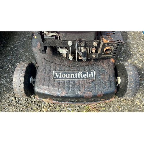 141 - A Mountfield self-propelled petrol lawnmower, model SP474, fitted with RV40 150cc engine and 45cm cu... 