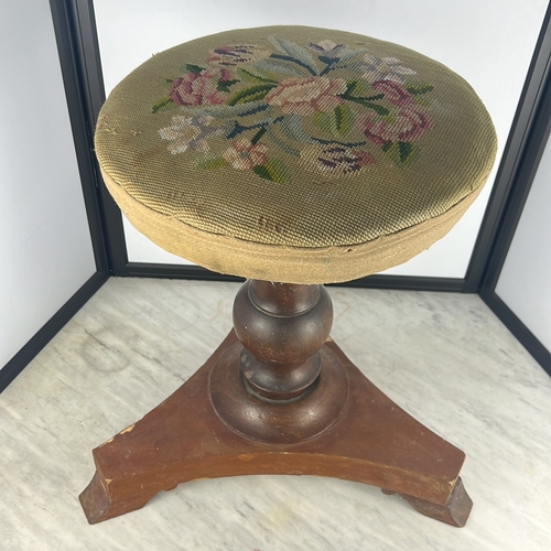 152 - Late 19th/early 20th century tripod piano stool in mahogany, the turned baluster column raised on th... 