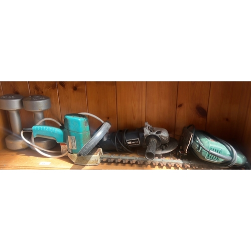 55 - A quantity of workshop and garden tools including a Black & Decker hedge trimmer with steel cutter b... 