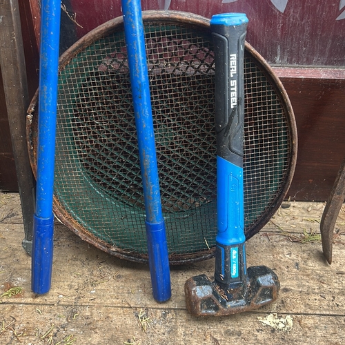 60 - A group of garden and workshop tools comprising long-handled loppers with blue grips, a Real Steel c... 