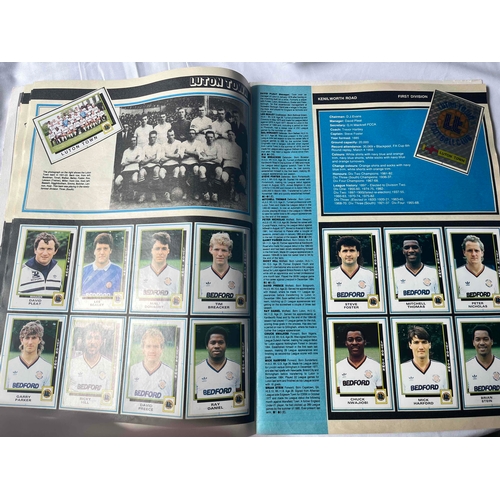 83 - Football 86, Panini complete album, loose cover. Complete