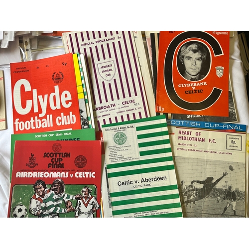 195 - over 30 Celtic 70's Pack, Scottish Cup Final v Rangers 1973,Dundee United 1974. Airdrieonians 1975, ... 