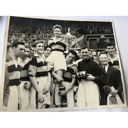 303 - Press Photo - FA Amateur Final 1952, Walthamstow Avenue captain pictured Holding the cup whilst bein... 