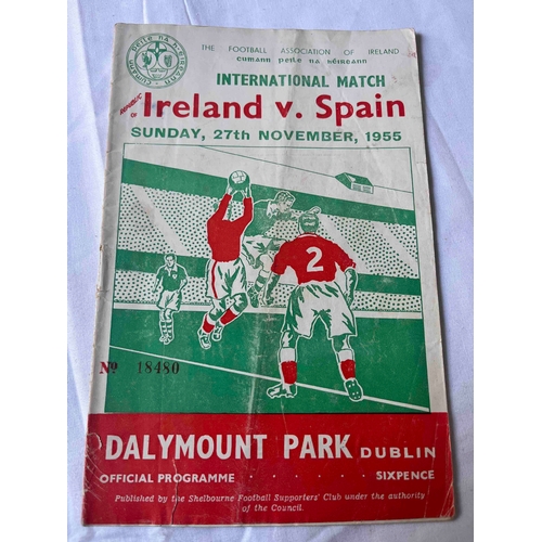 589 - 1955 Republic of Ireland v Spain, writing in middle, Creased cover.