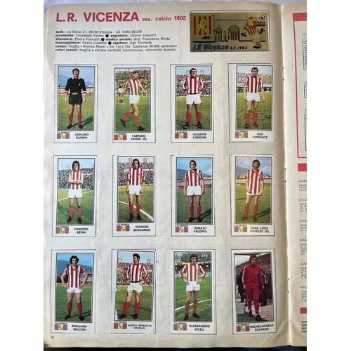 422 - Panini -SERIE A - 1974/75 complete and original album. Cover showing signs of age.