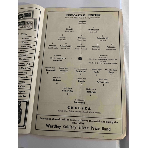 311 - 1951/52 Newcastle v Chelsea, slight crease down middle