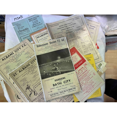 514 - Large Non-League Programmes from Pre War onwards; 100's of different clubs, single sheets noted. Inc... 