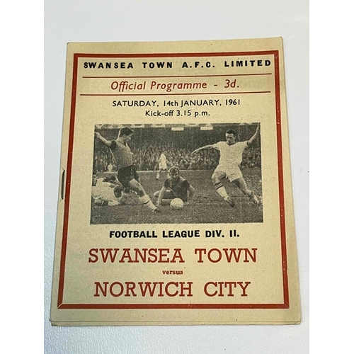 537 - 1960/61 Swansea Town v Norwich City, Great condition.