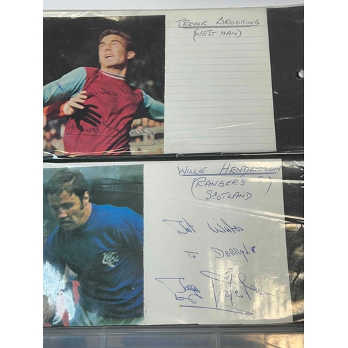 546 - 4 x autographs, Lou Macari (Celtic) Stan Bowles (Man City), Trevor Brooking (WHU), Willie Henderson ... 