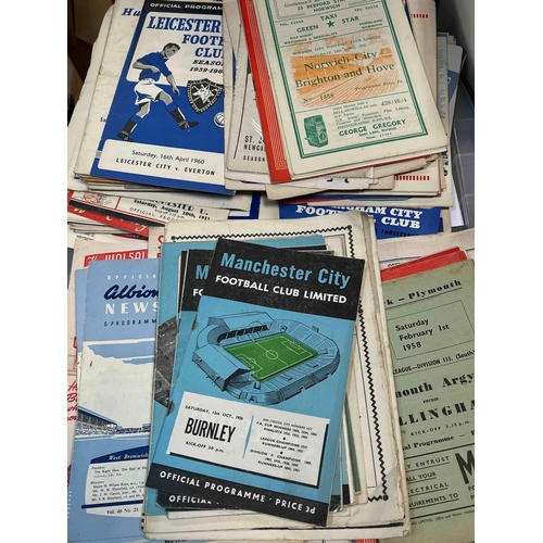 282 - 1950's programmes over 160 in good to very good condition, cover about 50 different clubs. Noted; 19... 