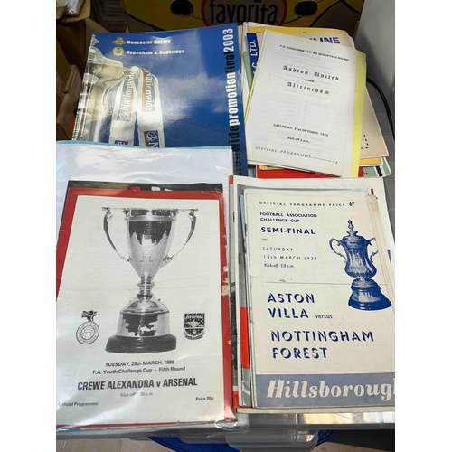 285 - Football programmes; Non-LEAGUE x 20, mostly 1970's including 1969/0 Sutton Utd v Hillingdon FAC (Pr... 