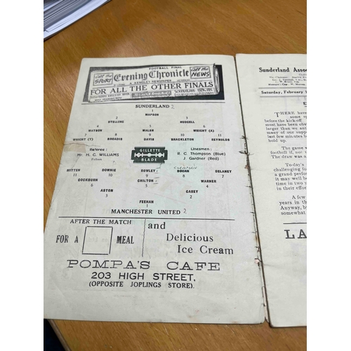 207 - 1949/50 Sunderland v Manchester United. No staples and slight repair.