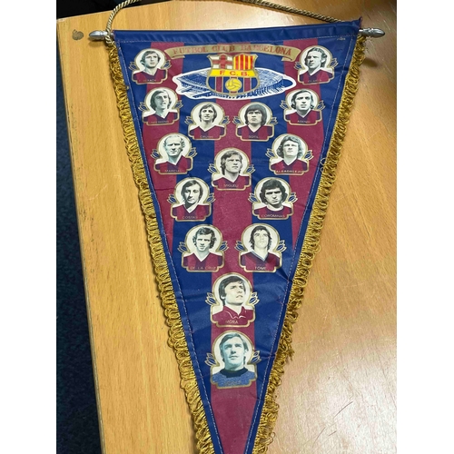 342 - Barcelona Pennant from the 70's. Includes individual player pics  Cruyff, Neeskens, Asensi and Rexac... 