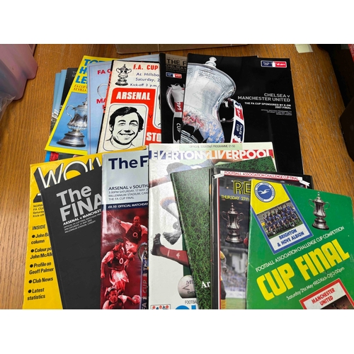 348 - 100 x F.A.Cup programmes 1950's onwards including many Finals,Semi-Finals,non-league issues etc. Som... 