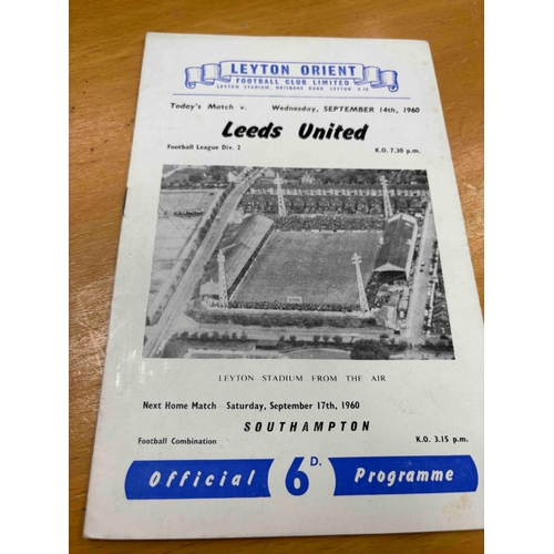 98 - 1960/61 Leyton Orient v Leeds, lge Div 2. Good