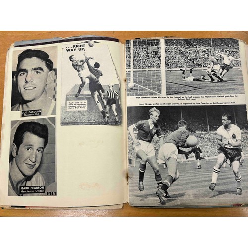 832 - Manchester United Scrapbook of pictures and articles. Nicely put together with plenty of loose pics ... 